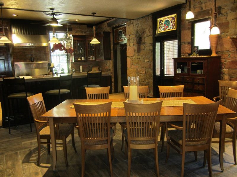 FlatIron Historic Sandstone Inn: 745 N River St, Hot Springs, SD 57747
